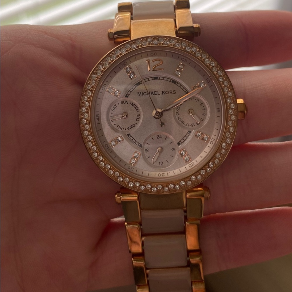 Micahel Kors rose gold watch
